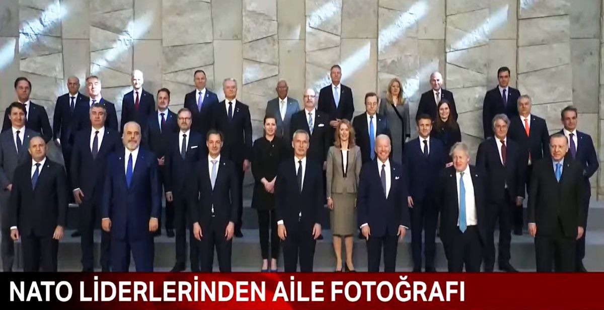 NATO Zirvesi’nde aile fotoğrafı! Tarihi görüşme… Türkiye çözüm için devrede…